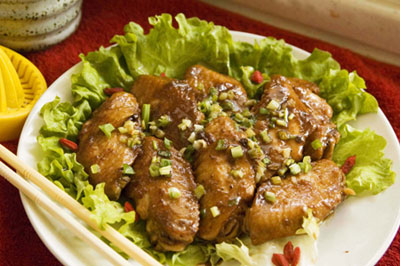 Braised chicken wings.