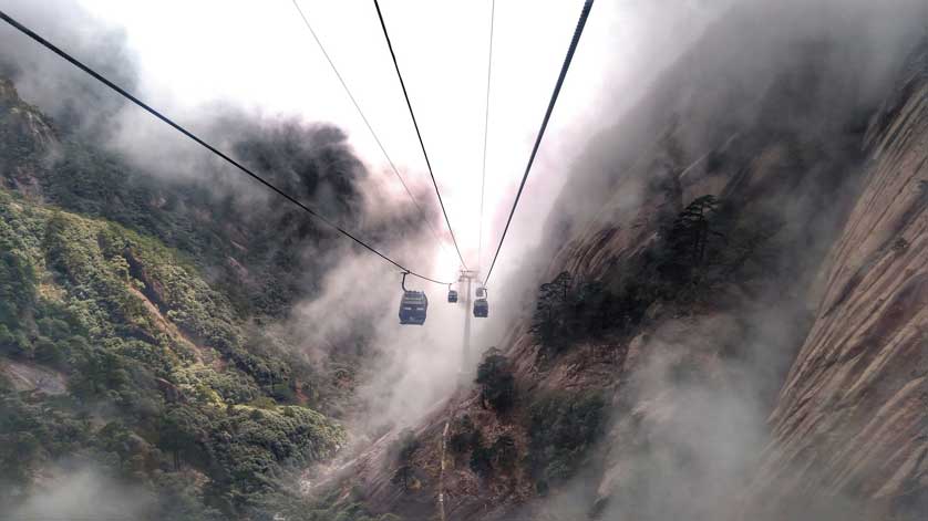 There are two cable cars in the mountains.
