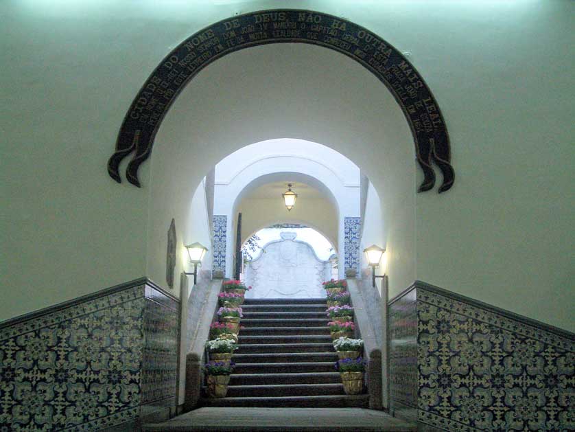 Inside the main entrance, the title bestowed upon Macau by King Jo&atilde;o IV is displayed.