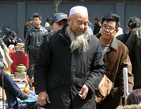 Panjiayuan Shopper, Beijing.