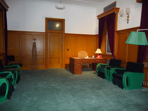 Mao's office at Dripping Water Cave.