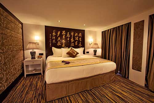 Luxury on board a Yangtze cruise ship, China.