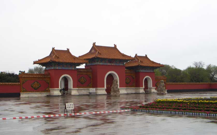 Outer gate to Zhaoling Tomb, Shenyang.