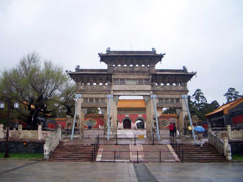 Gate of the Zhaoling temple complex.