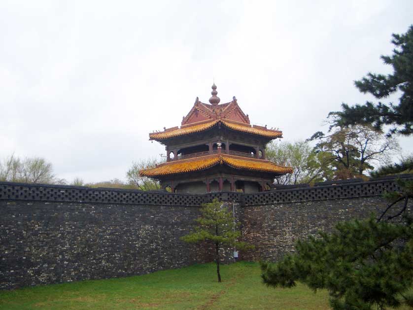 Tower on the wall surrounding the Zhaoling temple complex.